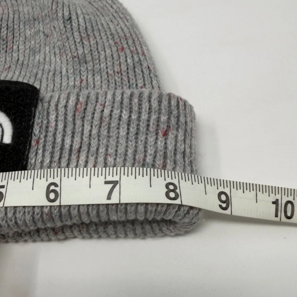 The North Face Ribbed Knit Cuffed Beanie Hat Heather Grey‎ Speckled Logo Patch